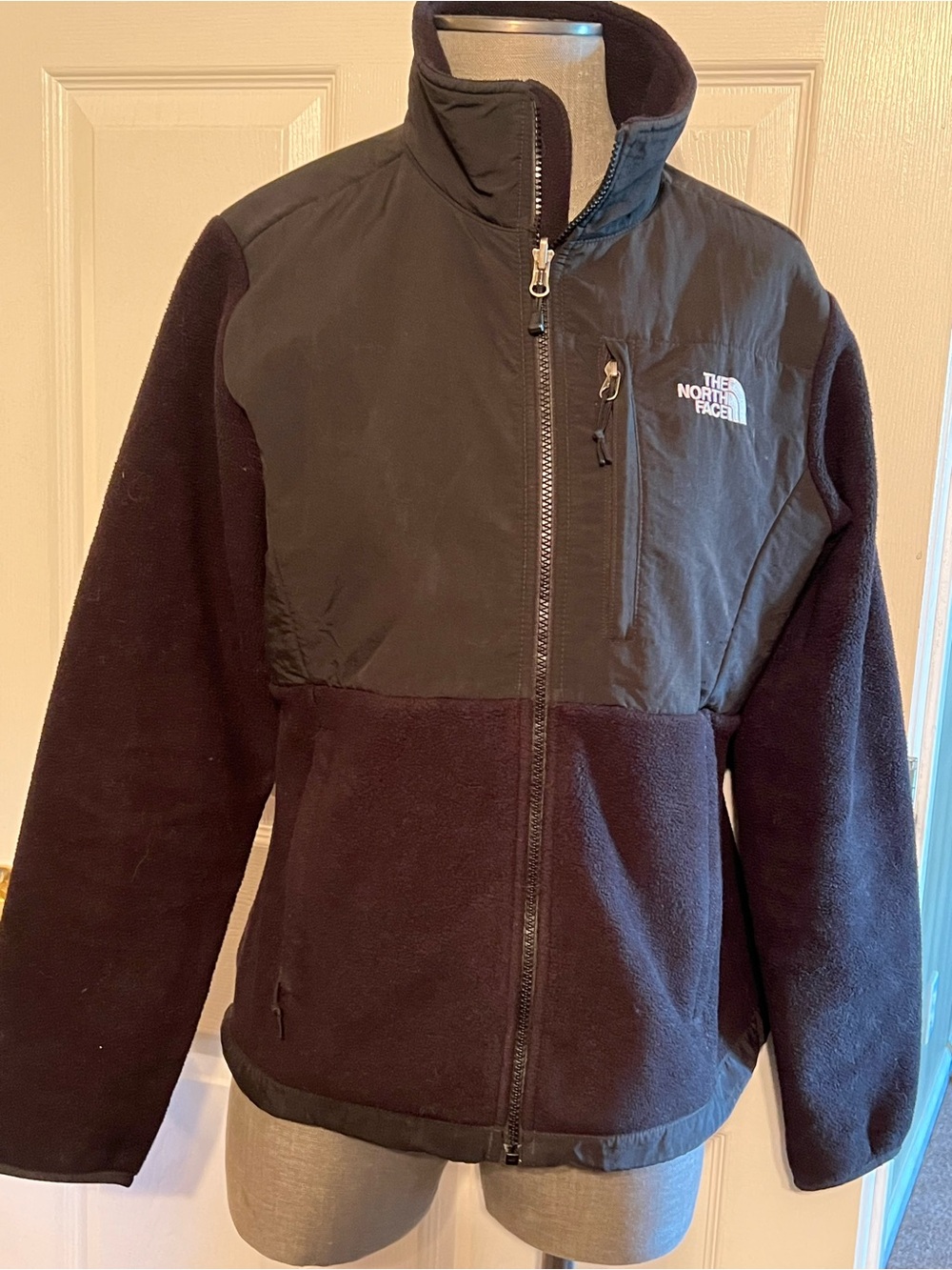 The North Face women’s  Black Two-Tone Fleece Jacket